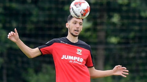 通过引援补 通过引援补