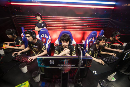 由此来看 由此来看